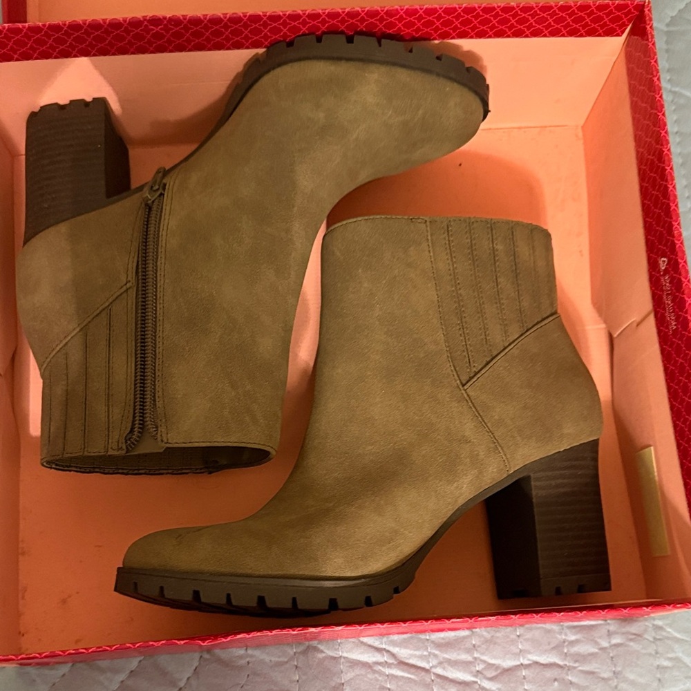 Kelly & Katie Olive Heeled Boots